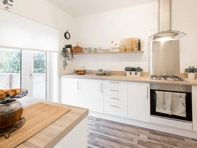 Best White Paint for Kitchen Cabinets