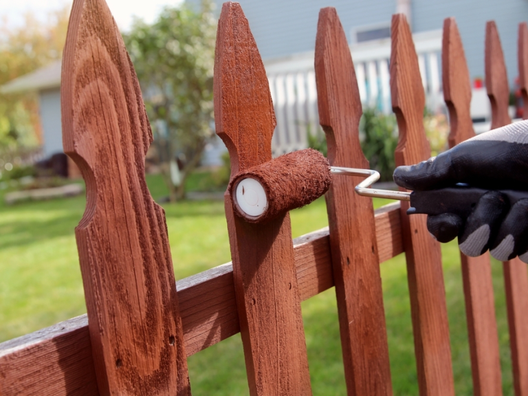 fence-painting-service