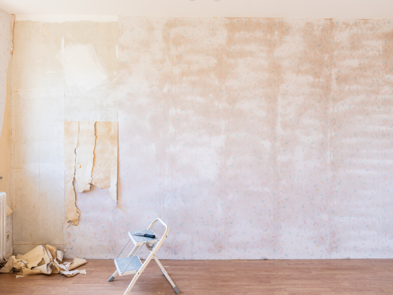 Effortless Wallpaper Removal Overcoming Dust Mess and Disruption