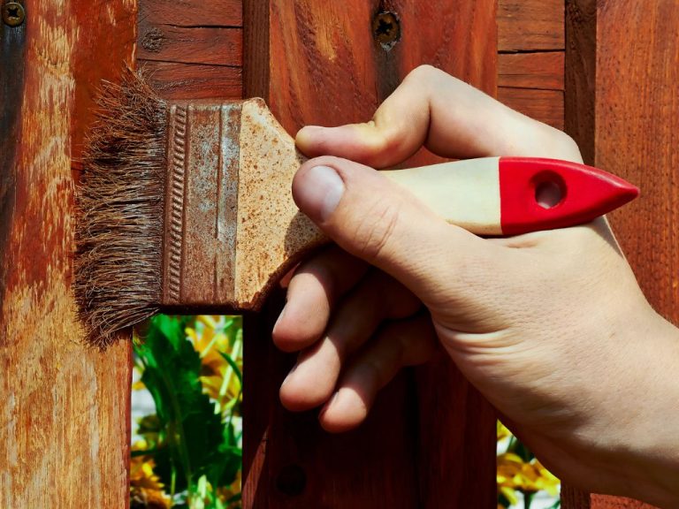 Expert Fence Painting Services Avoiding Common DIY Mistakes for Professional Results