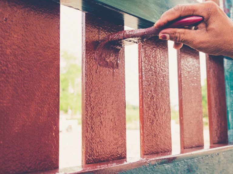 Choosing the Best Paint for Your Fence A Comprehensive Guide for Homeowners