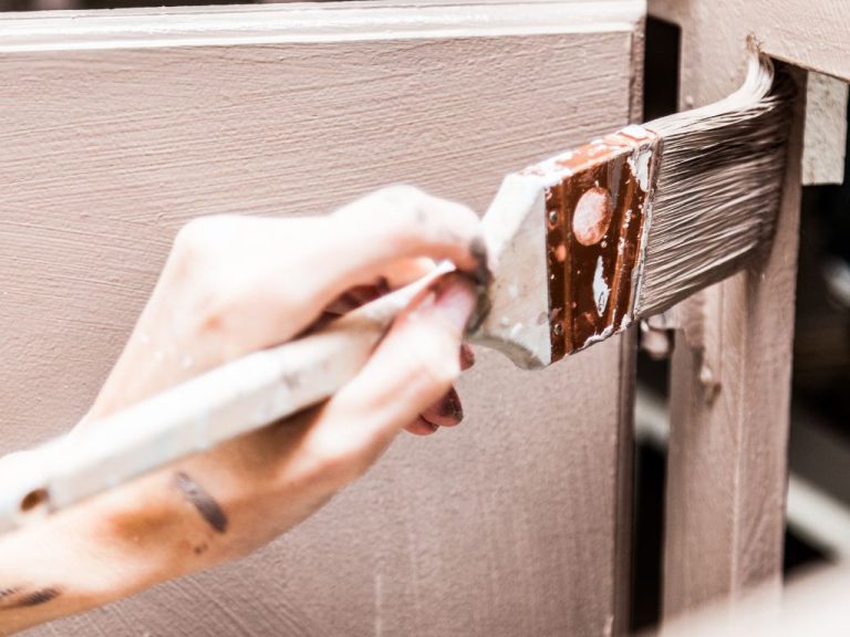 How to Choose the Right Cabinet Paint for a Durable and Stunning Finish