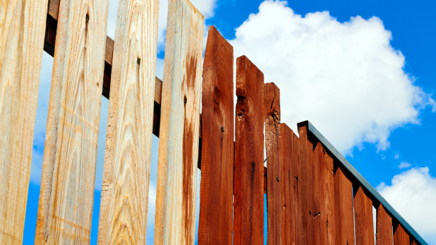 Ready to Boost Your Curb Appeal Expert Fence Painting Can Help Ready to Boost Your Curb Appeal Expert Fence Painting Can Help