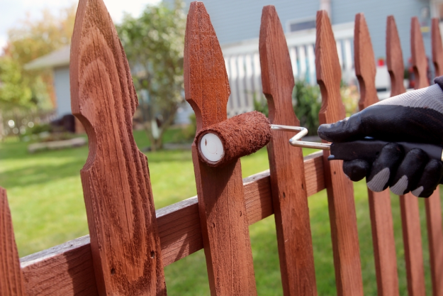 fence-painting-service