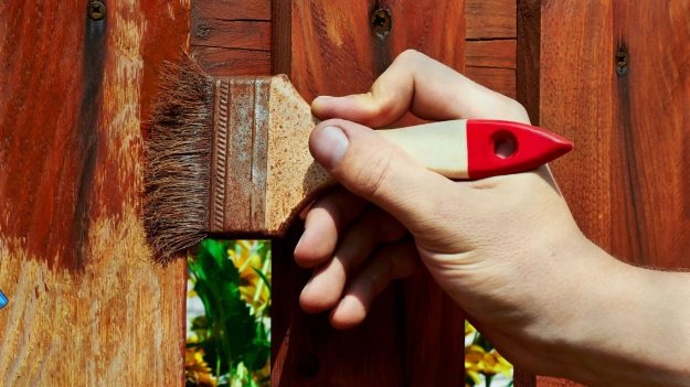 Expert Fence Painting Services Avoiding Common DIY Mistakes for Professional Results Expert Fence Painting Services Avoiding Common DIY Mistakes for Professional Results