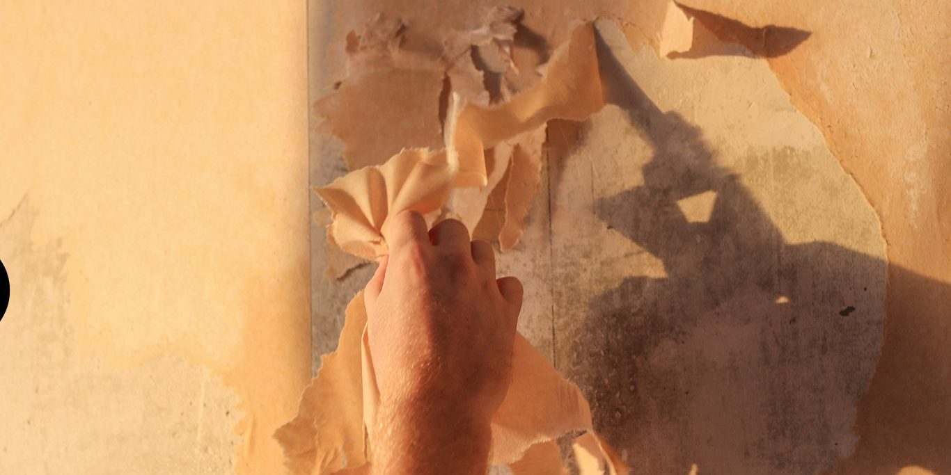 Say Goodbye to Wall Damage Expert Tips for Safe Wallpaper Removal